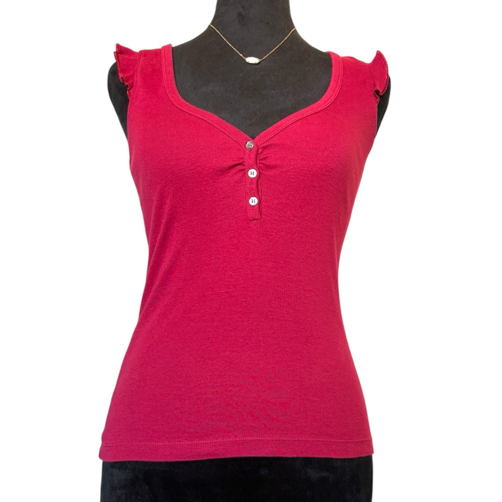 VS Tee Shop Women's Small Ruffle Sleeve Sleeveless Red Top With Button Accents